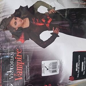 Girls vampire costume❤️. Sz small. 🖤